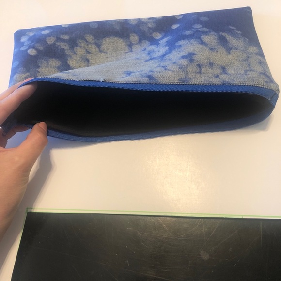 HOMEMADE and SEWN Blue and White Zipper Purse Pouch/ cosmetic bag/ pencil case - Picture 6 of 7